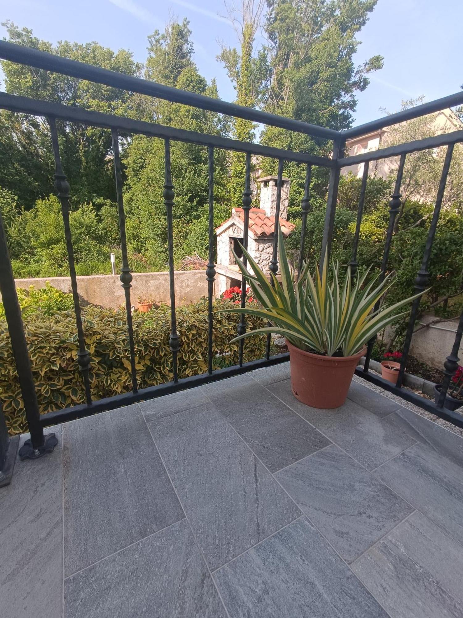 Apartments Kraljic I Baška Esterno foto