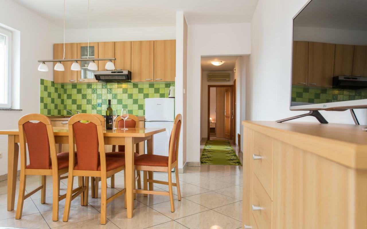 Apartments Kraljic I Baška Esterno foto